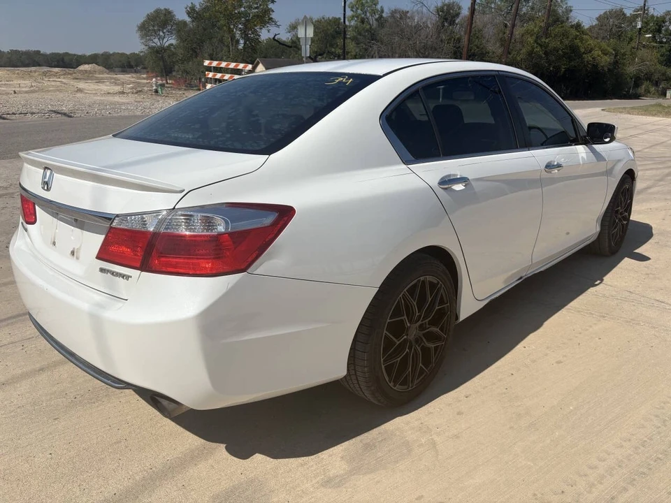 2015 Honda Accord 9th Gen - Image 5 of 21
