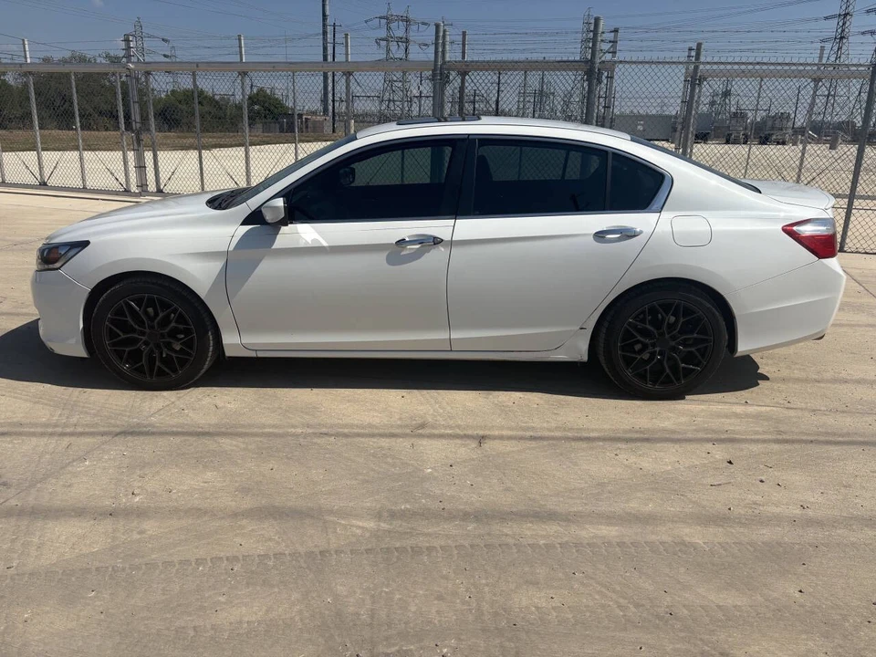 2015 Honda Accord 9th Gen - Image 8 of 21