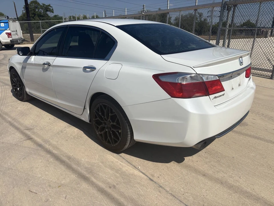 2015 Honda Accord 9th Gen - Image 7 of 21