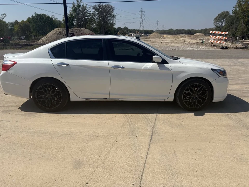 2015 Honda Accord 9th Gen - Image 4 of 21
