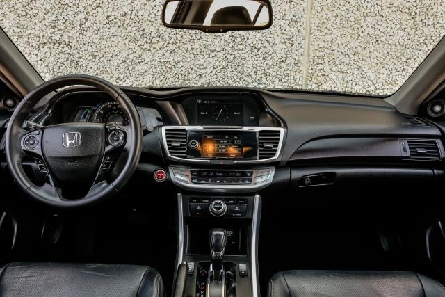 2015 Honda Accord 9th Gen - Image 17 of 21
