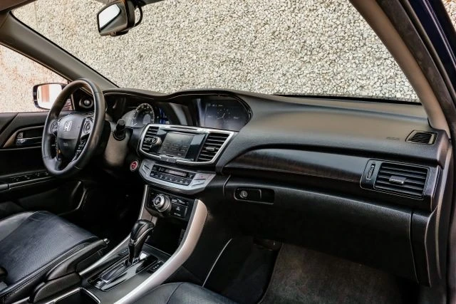 2015 Honda Accord 9th Gen - Image 16 of 21