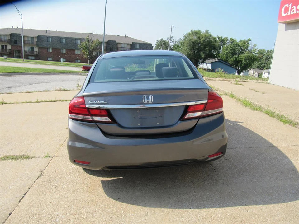 2015 Honda Civic 9th Gen - Image 7 of 18