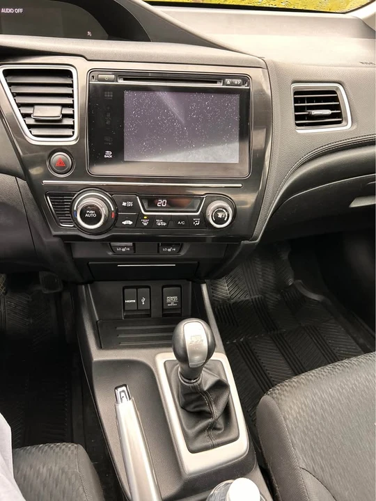 2015 Honda Civic 9th Gen - Image 8 of 18