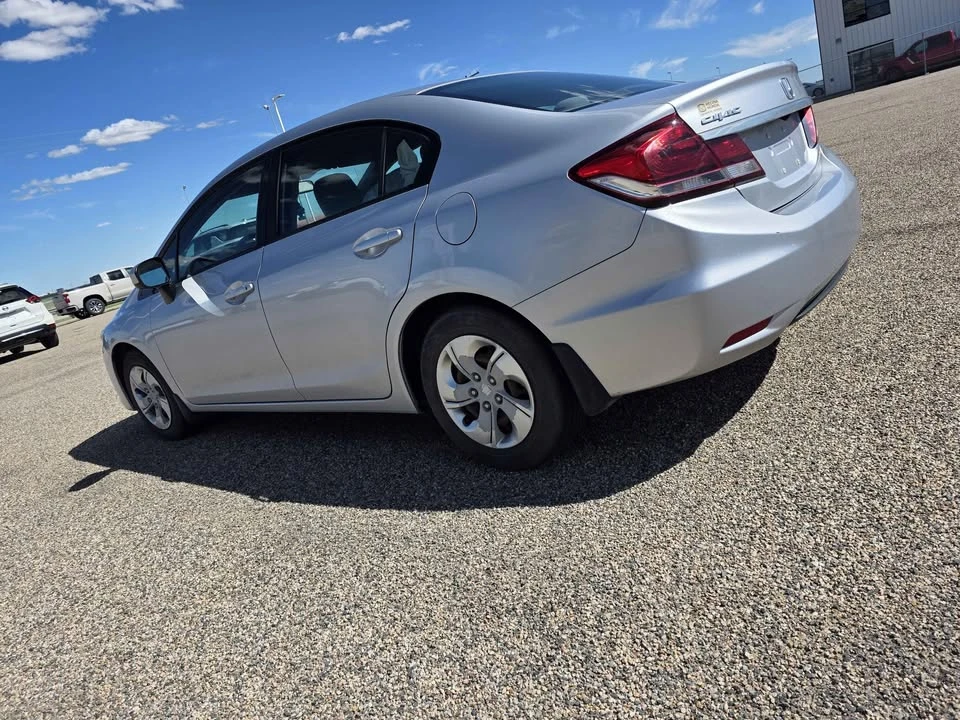 2015 Honda Civic 9th Gen - Image 3 of 8