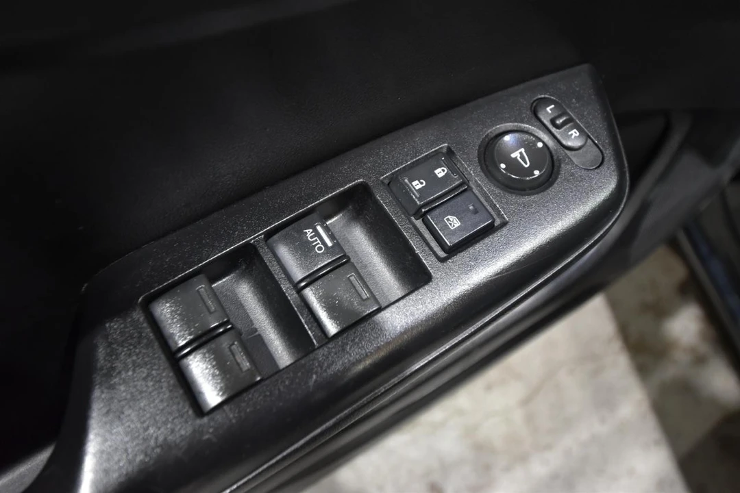 2015 Honda Civic 9th Gen - Image 9 of 21