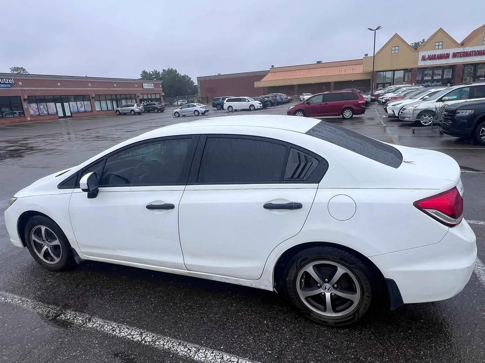 2015 Honda Civic 9th Gen - Image 4 of 5