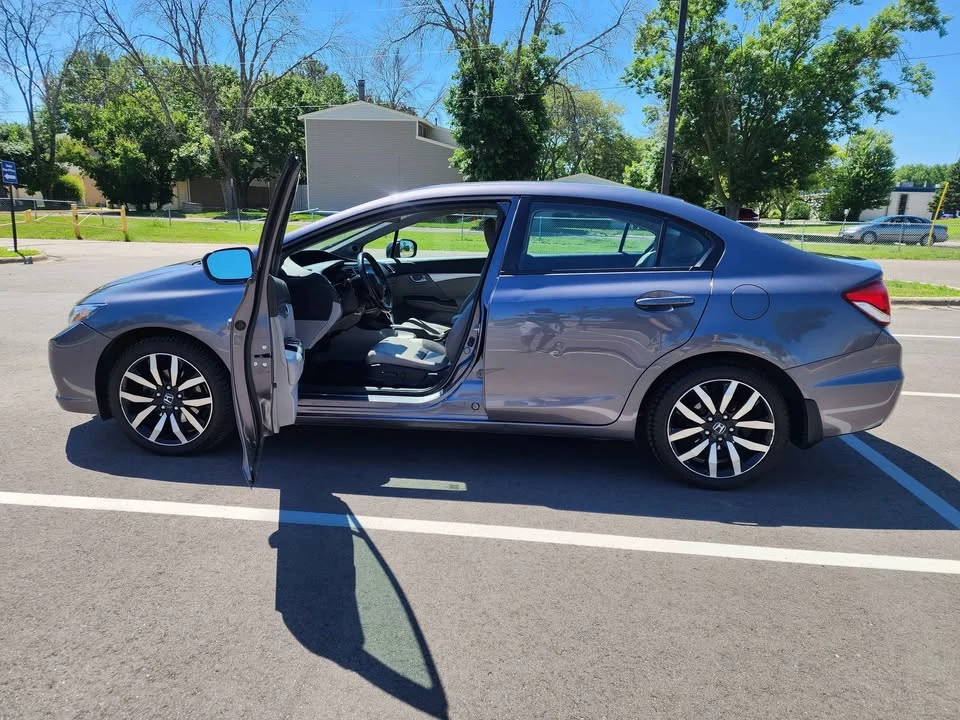 2015 Honda Civic 9th Gen - Image 9 of 19