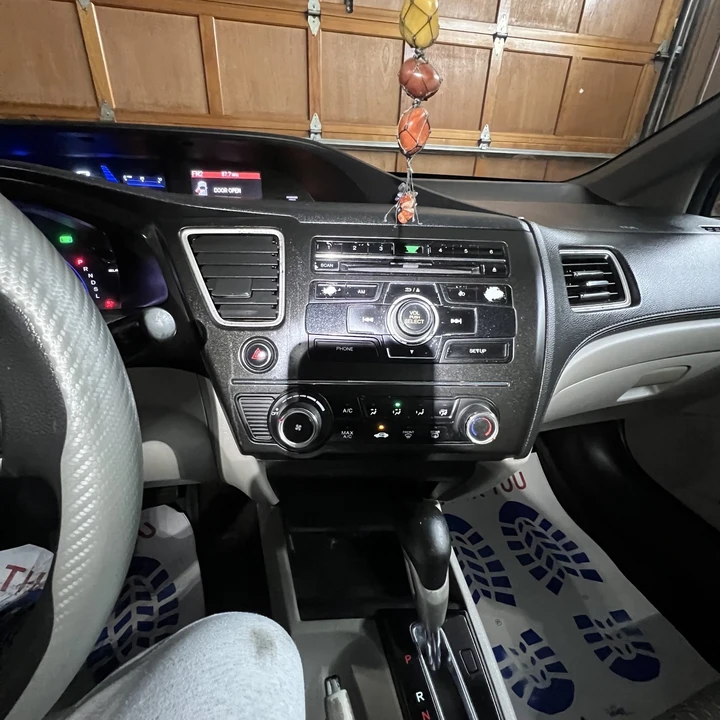 2015 Honda Civic 9th Gen - Image 9 of 13
