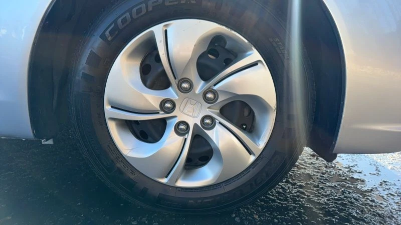 2015 Honda Civic 9th Gen - Image 11 of 12