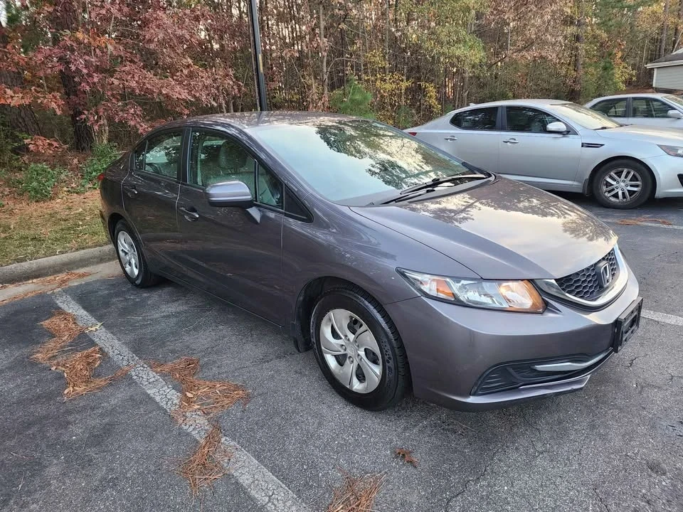 2015 Honda Civic 9th Gen - Image 2 of 9