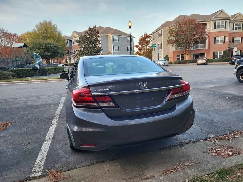 2015 Honda Civic 9th Gen - Image 4 of 9