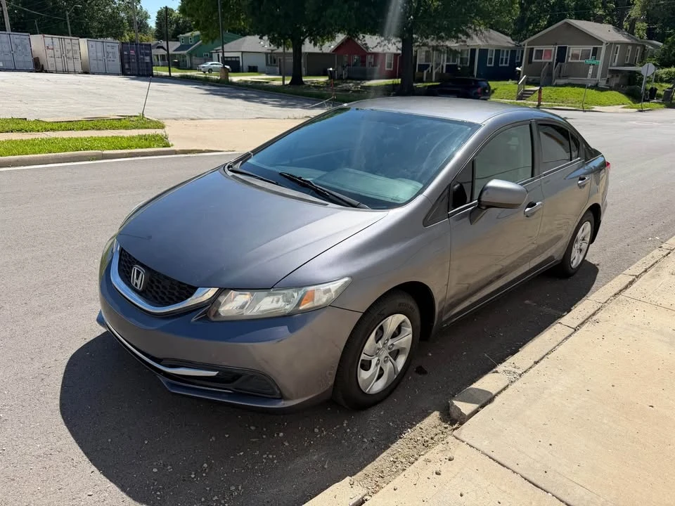 2015 Honda Civic 9th Gen - Image 2 of 20