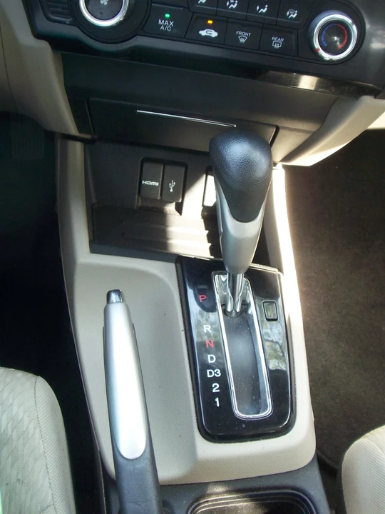 2015 Honda Civic 9th Gen - Image 13 of 18
