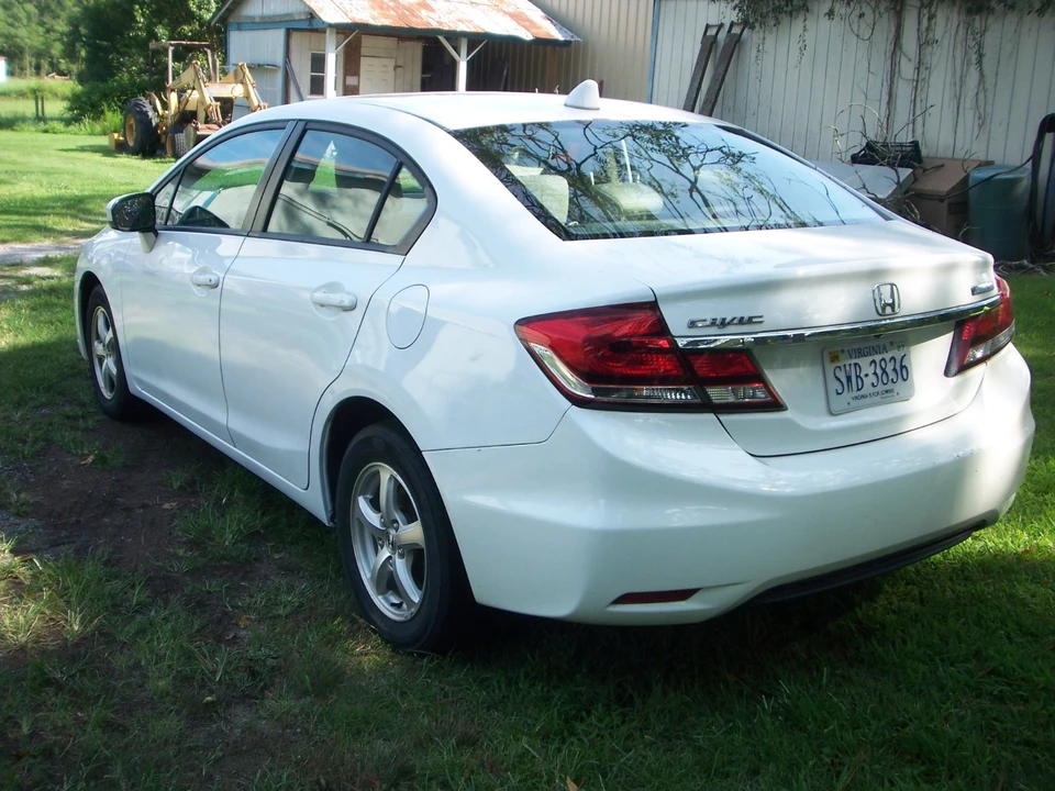2015 Honda Civic 9th Gen - Image 3 of 18