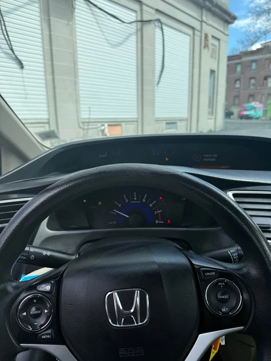 2015 Honda Civic 9th Gen - Image 10 of 12