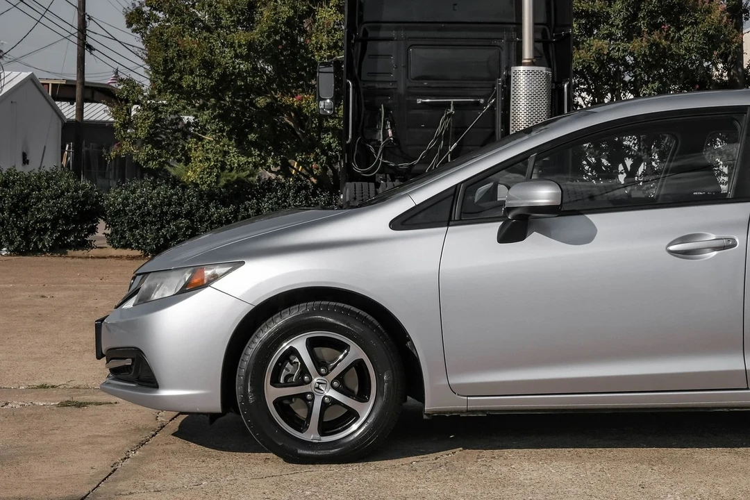 2015 Honda Civic 9th Gen - Image 15 of 21
