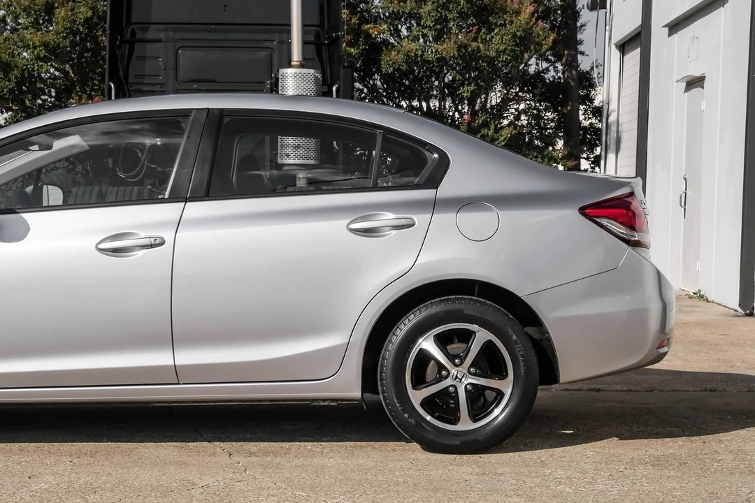 2015 Honda Civic 9th Gen - Image 16 of 21