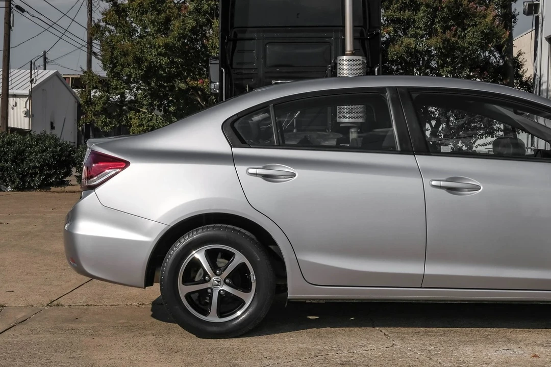 2015 Honda Civic 9th Gen - Image 13 of 21
