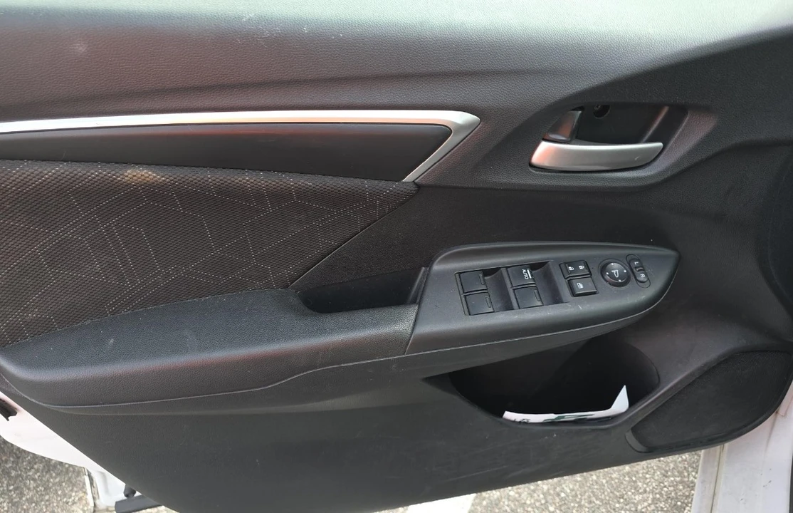 2015 Honda Fit - Image 9 of 11