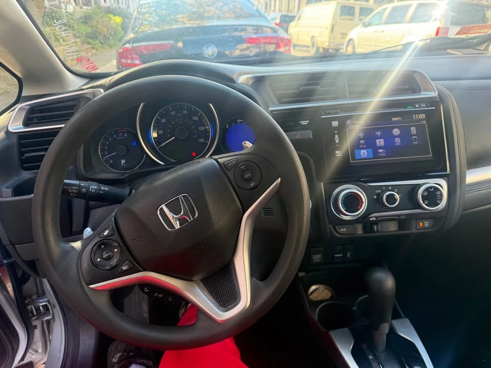 2015 Honda Fit - Image 9 of 16