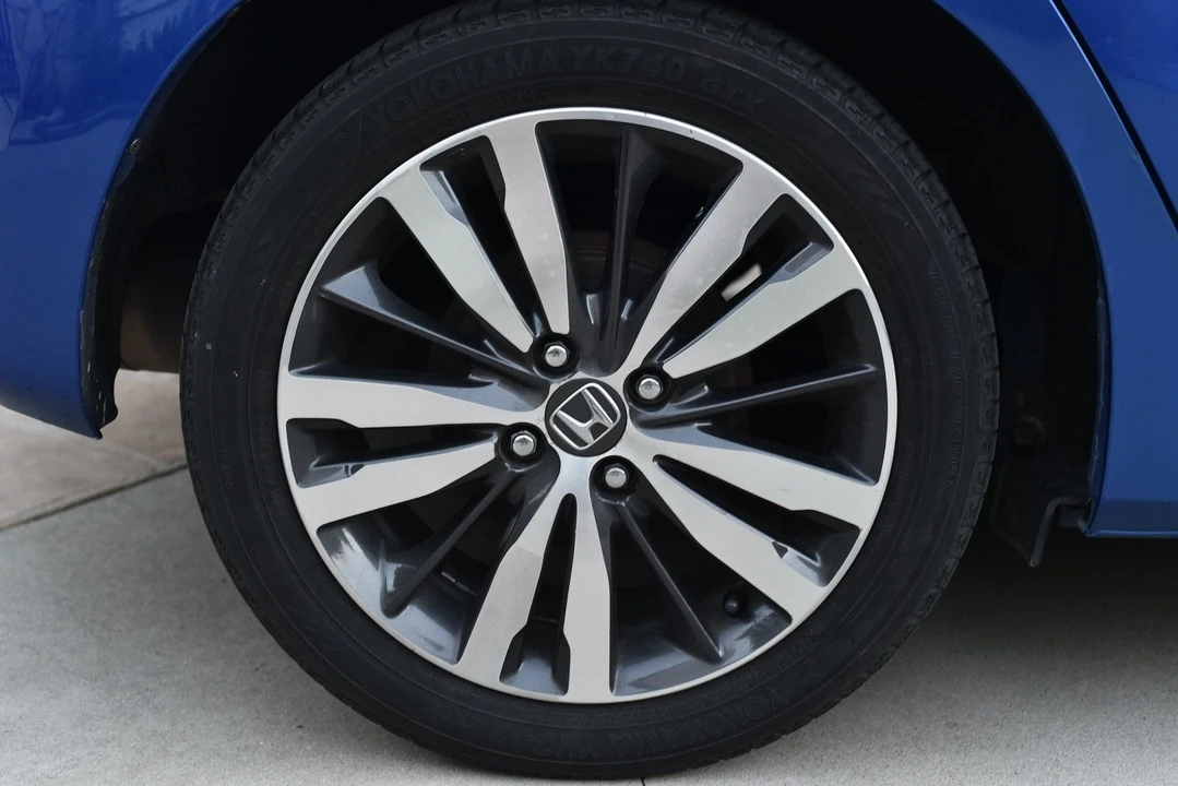 2015 Honda Fit - Image 10 of 27