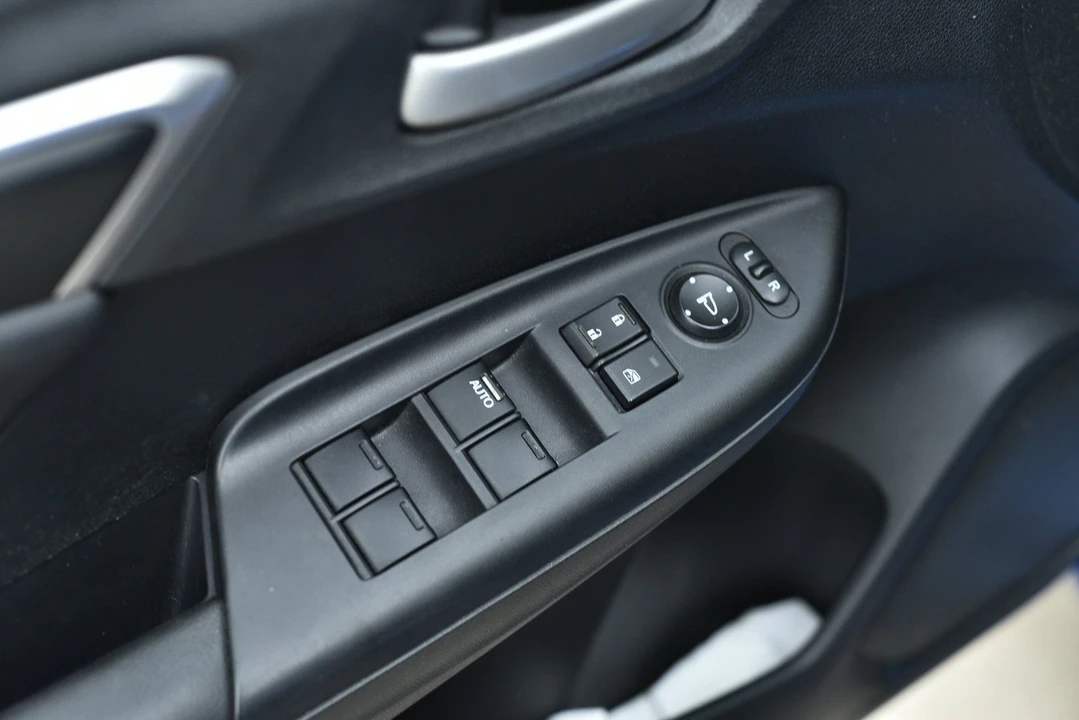2015 Honda Fit - Image 25 of 27