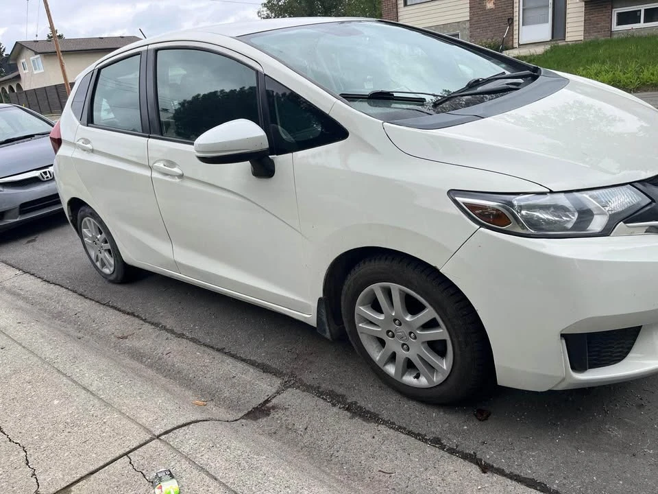 2015 Honda Fit - Image 2 of 10