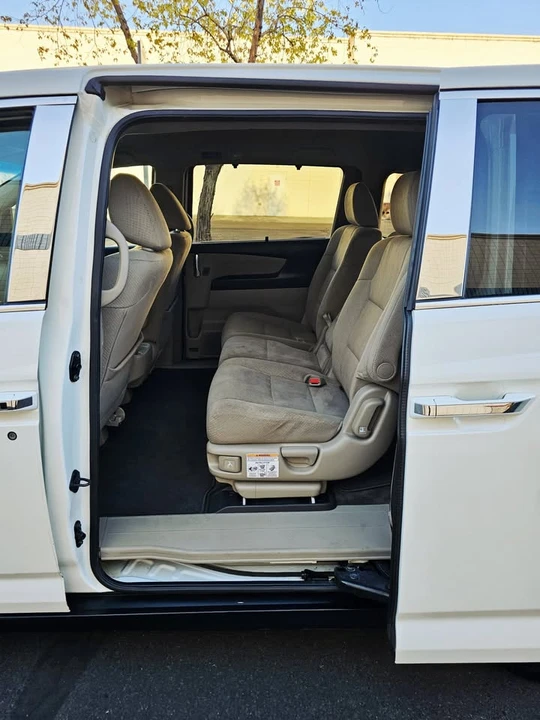 2015 Honda Odyssey - Image 9 of 15