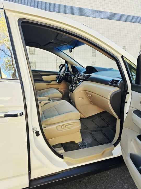 2015 Honda Odyssey - Image 8 of 15