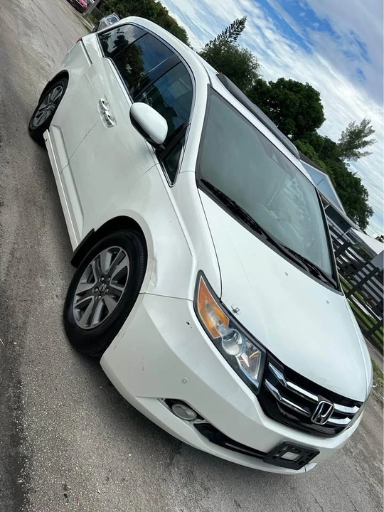 2015 Honda Odyssey - Image 2 of 20