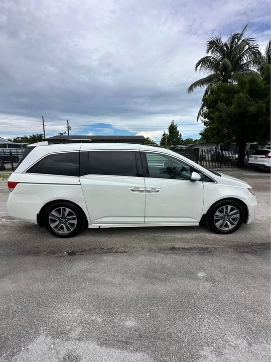 2015 Honda Odyssey - Image 10 of 20