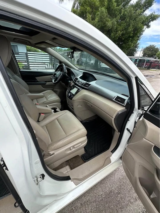 2015 Honda Odyssey - Image 17 of 20