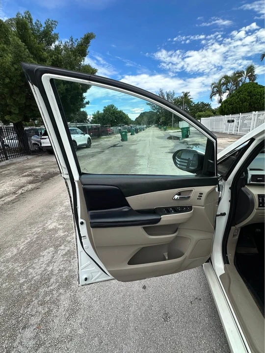 2015 Honda Odyssey - Image 15 of 20