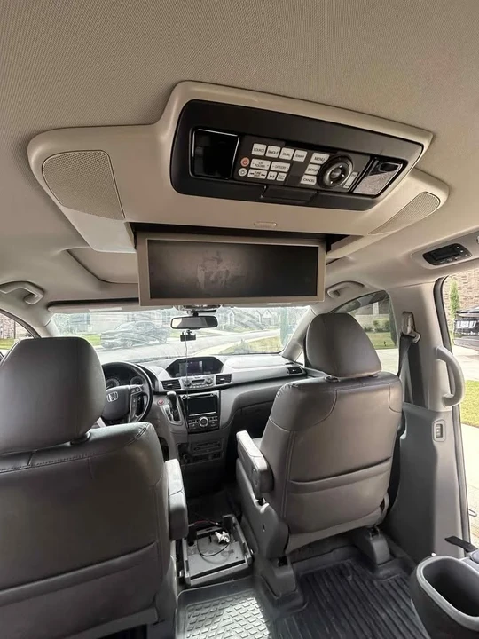 2015 Honda Odyssey - Image 8 of 9