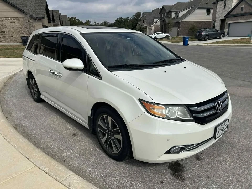 2015 Honda Odyssey - Image 2 of 9