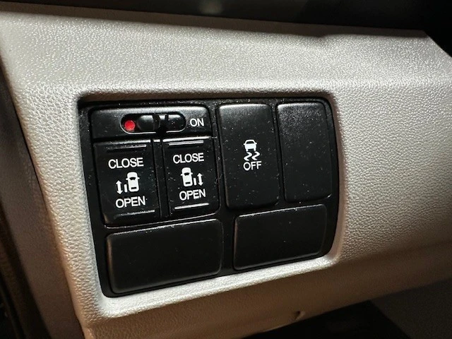 2015 Honda Odyssey - Image 12 of 20