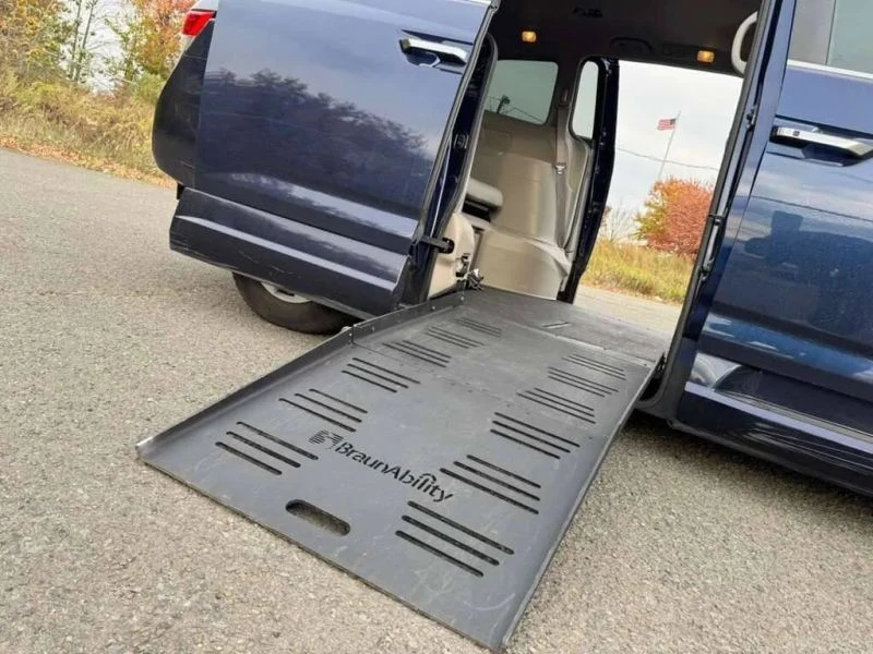 2015 Honda Odyssey - Image 2 of 12