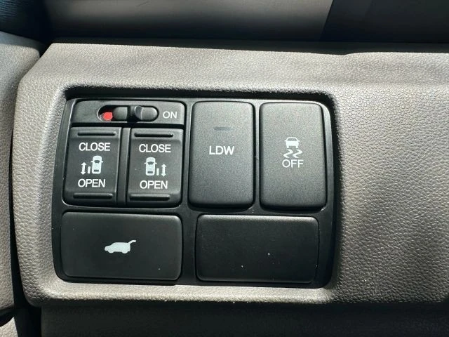 2015 Honda Odyssey - Image 18 of 21