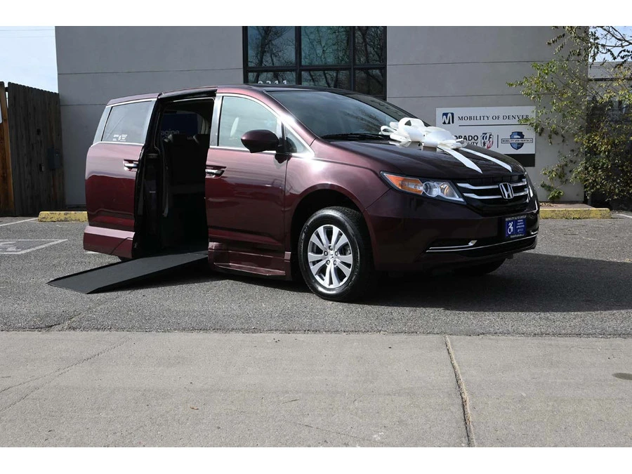 2015 Honda Odyssey - Image 2 of 12