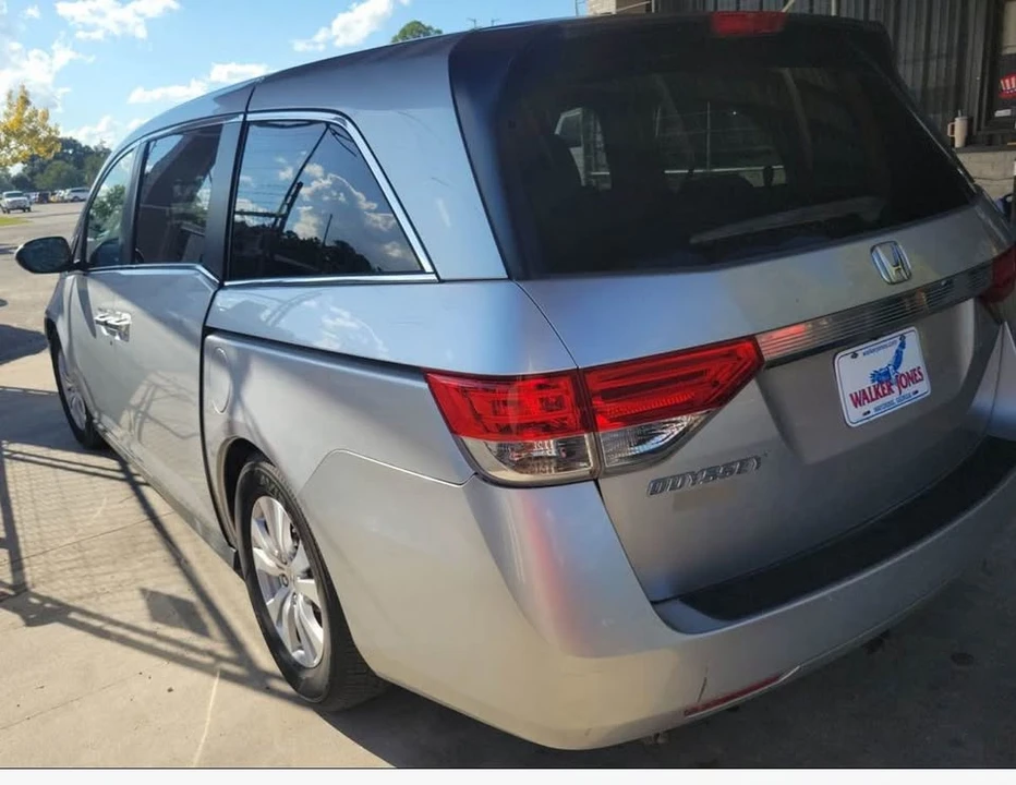 2015 Honda Odyssey - Image 2 of 13