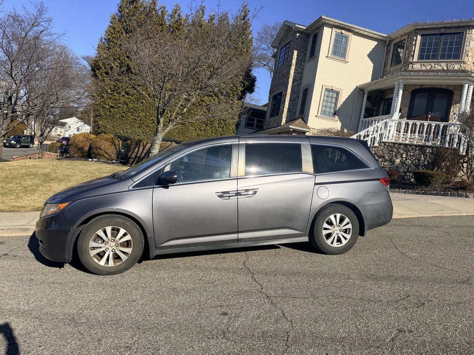2015 Honda Odyssey - Image 2 of 9