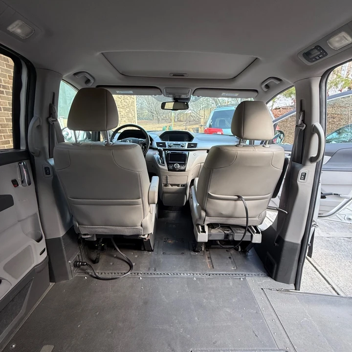 2015 Honda Odyssey - Image 9 of 11