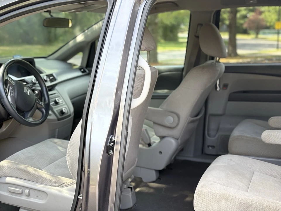 2015 Honda Odyssey - Image 15 of 17