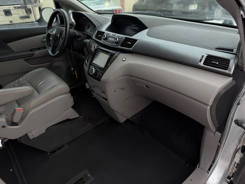 2015 Honda Odyssey - Image 14 of 20