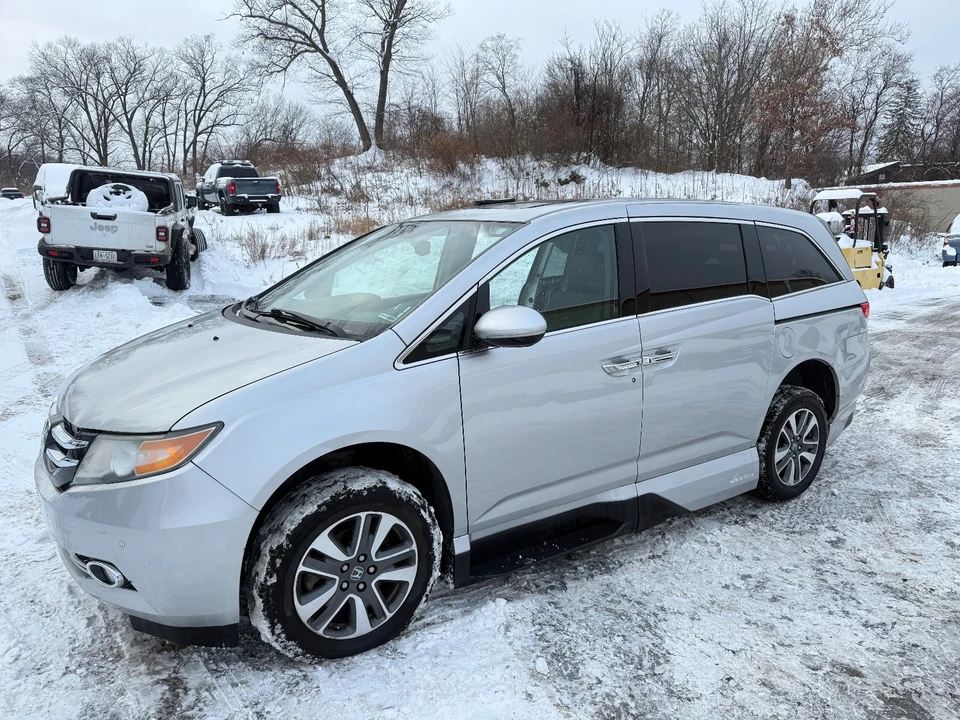 2015 Honda Odyssey - Image 2 of 20