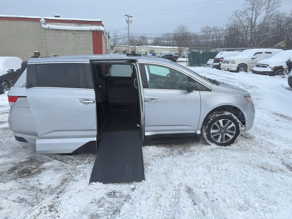 2015 Honda Odyssey - Image 15 of 20