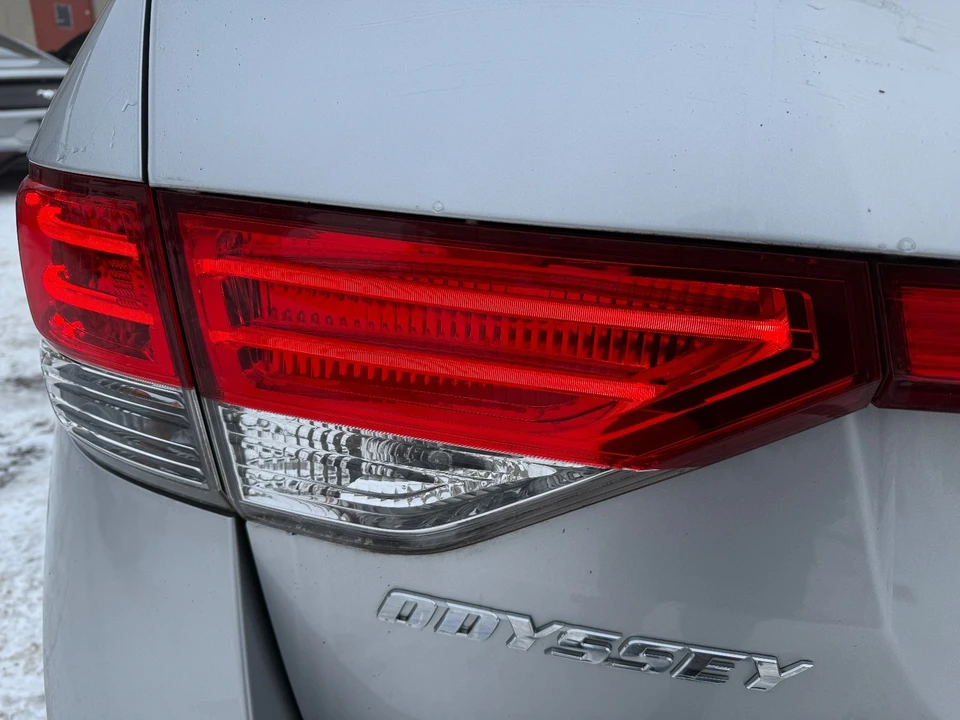 2015 Honda Odyssey - Image 8 of 20