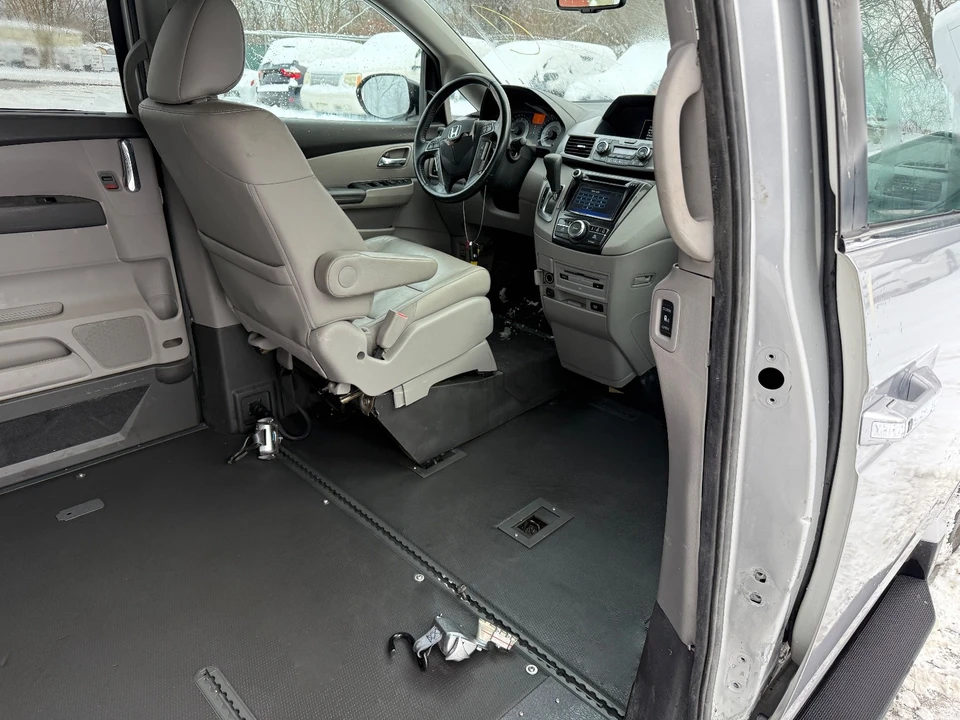 2015 Honda Odyssey - Image 17 of 20