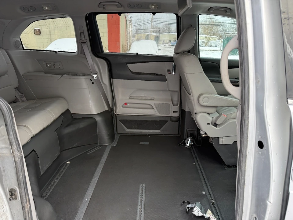 2015 Honda Odyssey - Image 16 of 20